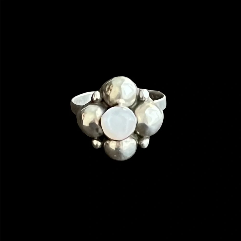 Vintage Taxco Mexico sterling silver and mother of pearl ring